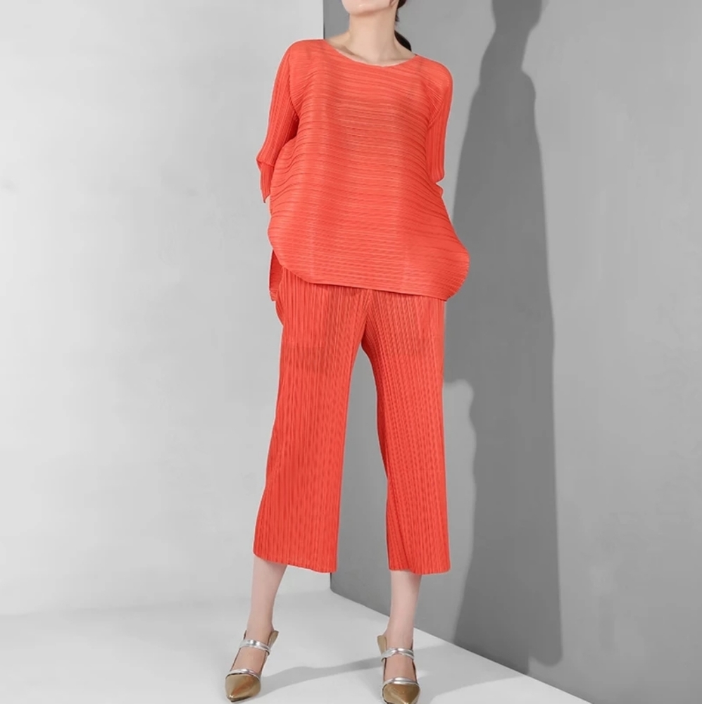 Round Neck Three-quarter Sleeve Pleated  sets
